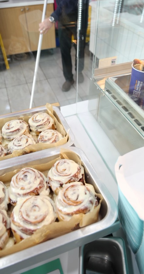 Store opening for Cinnabon